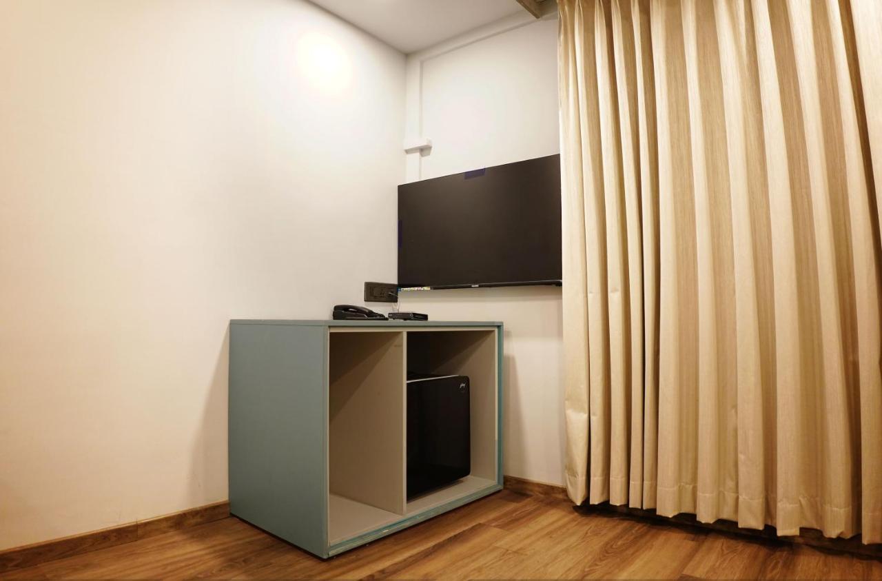 Dream Hotel - Richmond Bangalore Bagian luar foto
