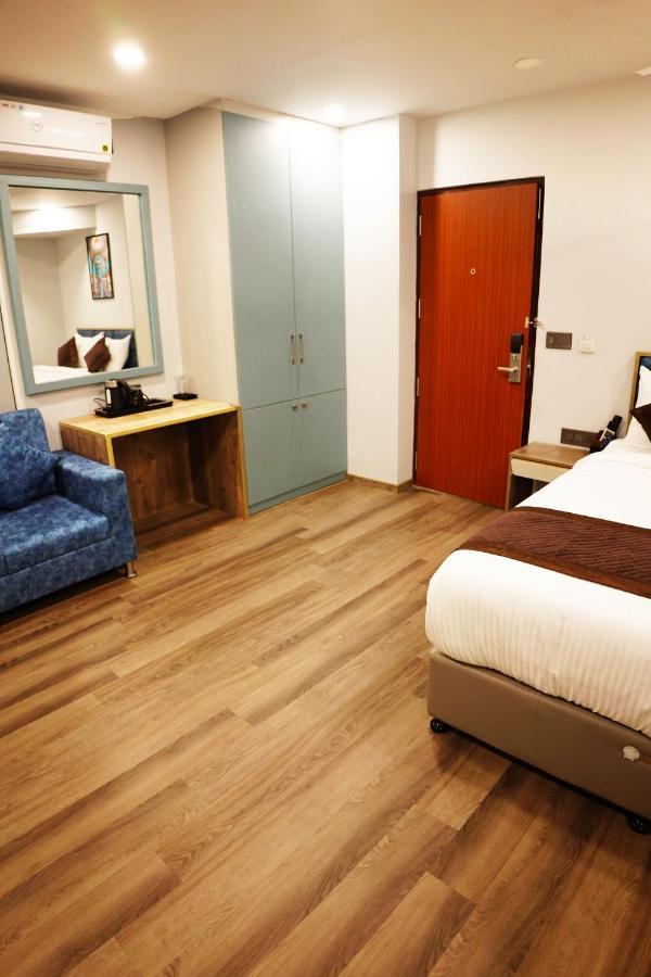 Dream Hotel - Richmond Bangalore Bagian luar foto