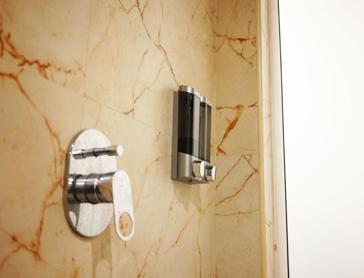 Dream Hotel - Richmond Bangalore Bagian luar foto