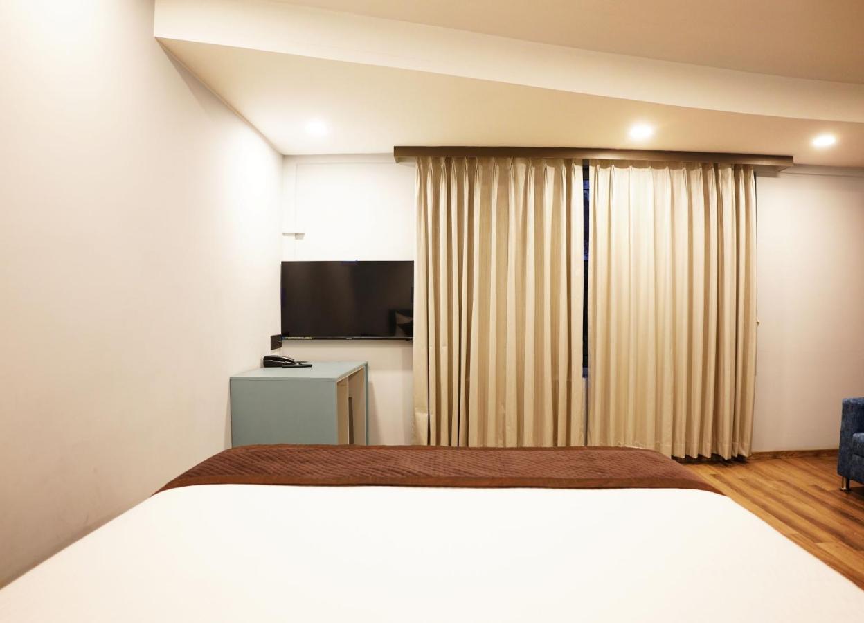 Dream Hotel - Richmond Bangalore Bagian luar foto