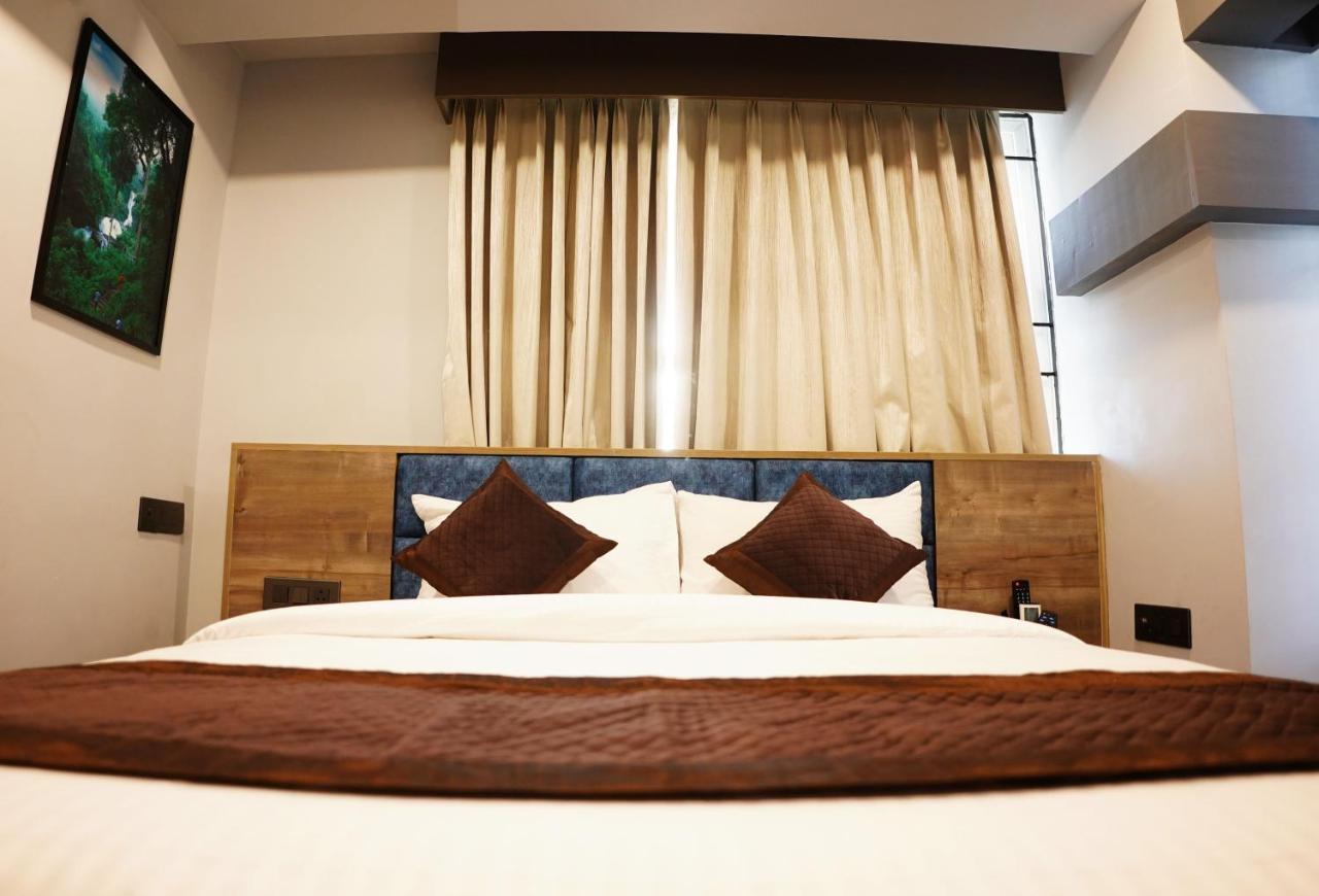 Dream Hotel - Richmond Bangalore Bagian luar foto