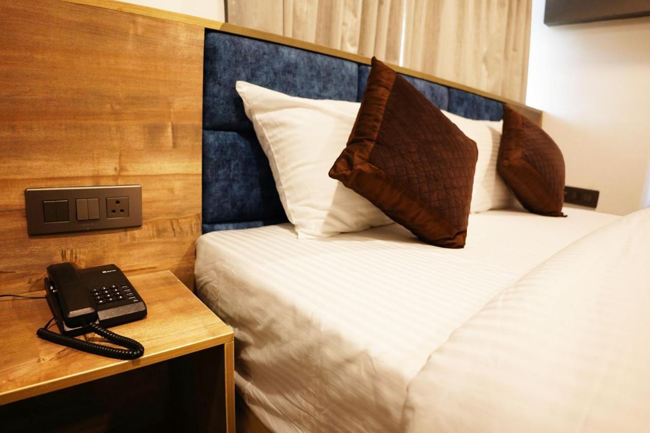 Dream Hotel - Richmond Bangalore Bagian luar foto