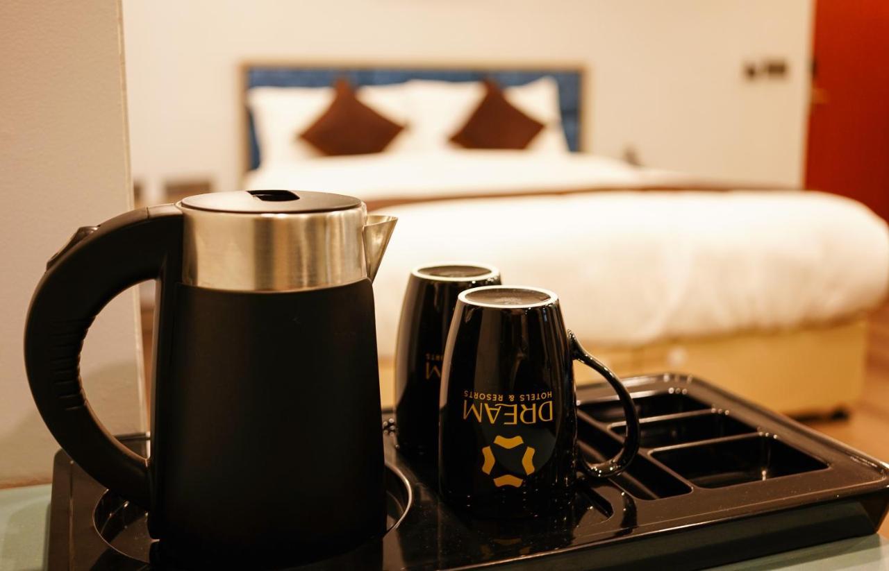 Dream Hotel - Richmond Bangalore Bagian luar foto