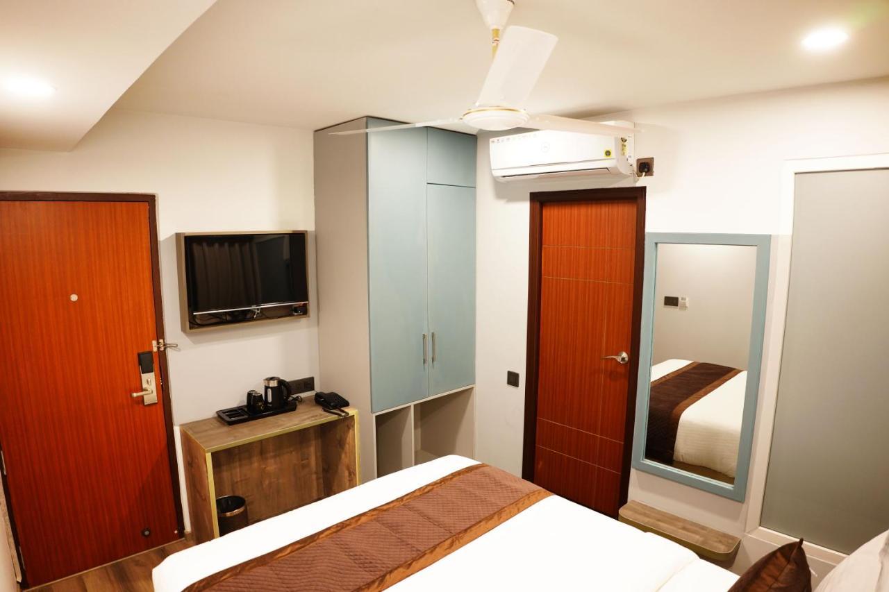 Dream Hotel - Richmond Bangalore Bagian luar foto