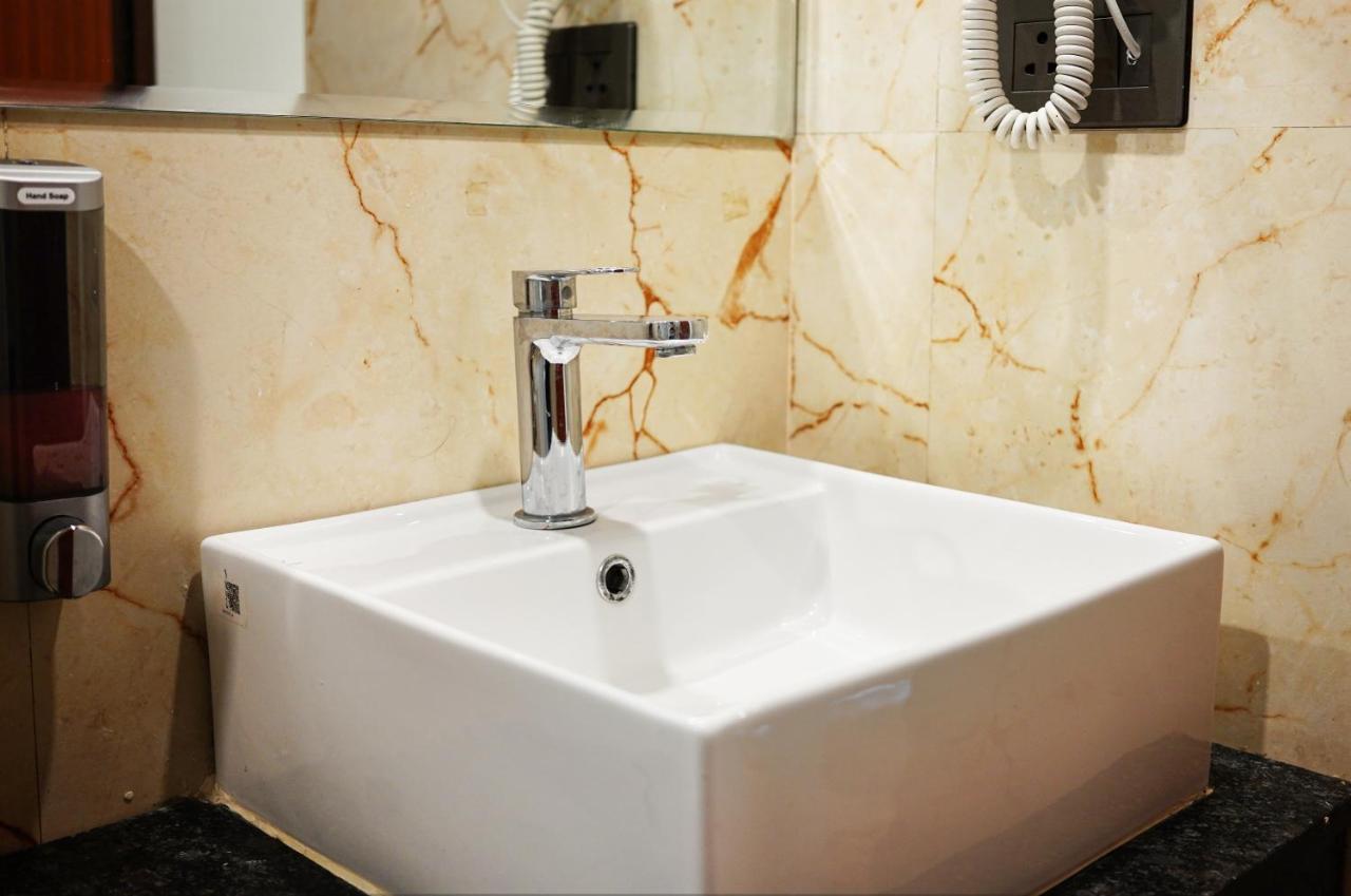 Dream Hotel - Richmond Bangalore Bagian luar foto