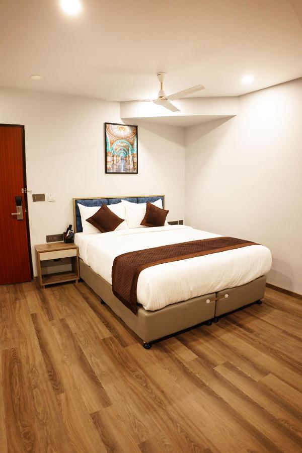 Dream Hotel - Richmond Bangalore Bagian luar foto